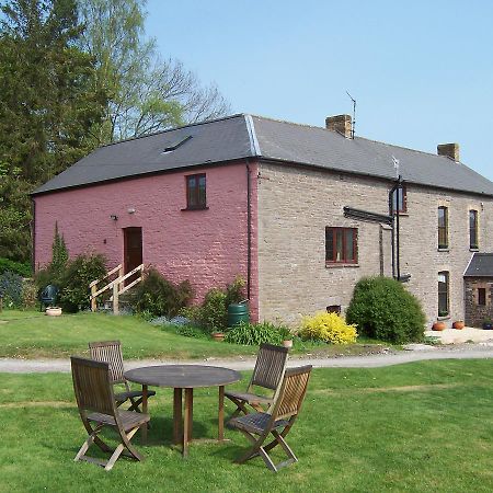 Bed and Breakfast Brynderwen Llangorse Esterno foto