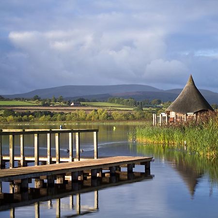 Bed and Breakfast Brynderwen Llangorse Esterno foto