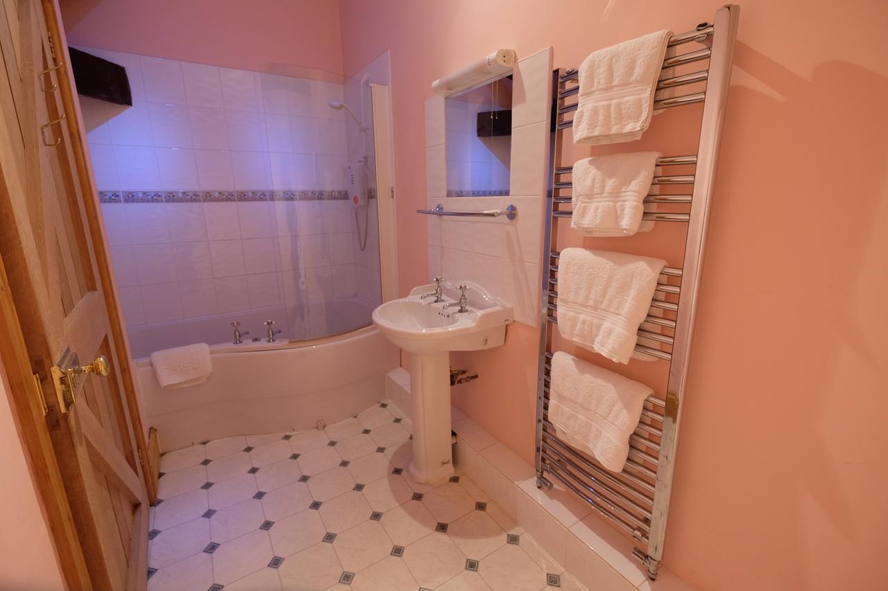 Bed and Breakfast Brynderwen Llangorse Esterno foto